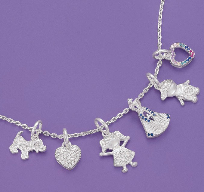 Colar com pingentes charms em prata